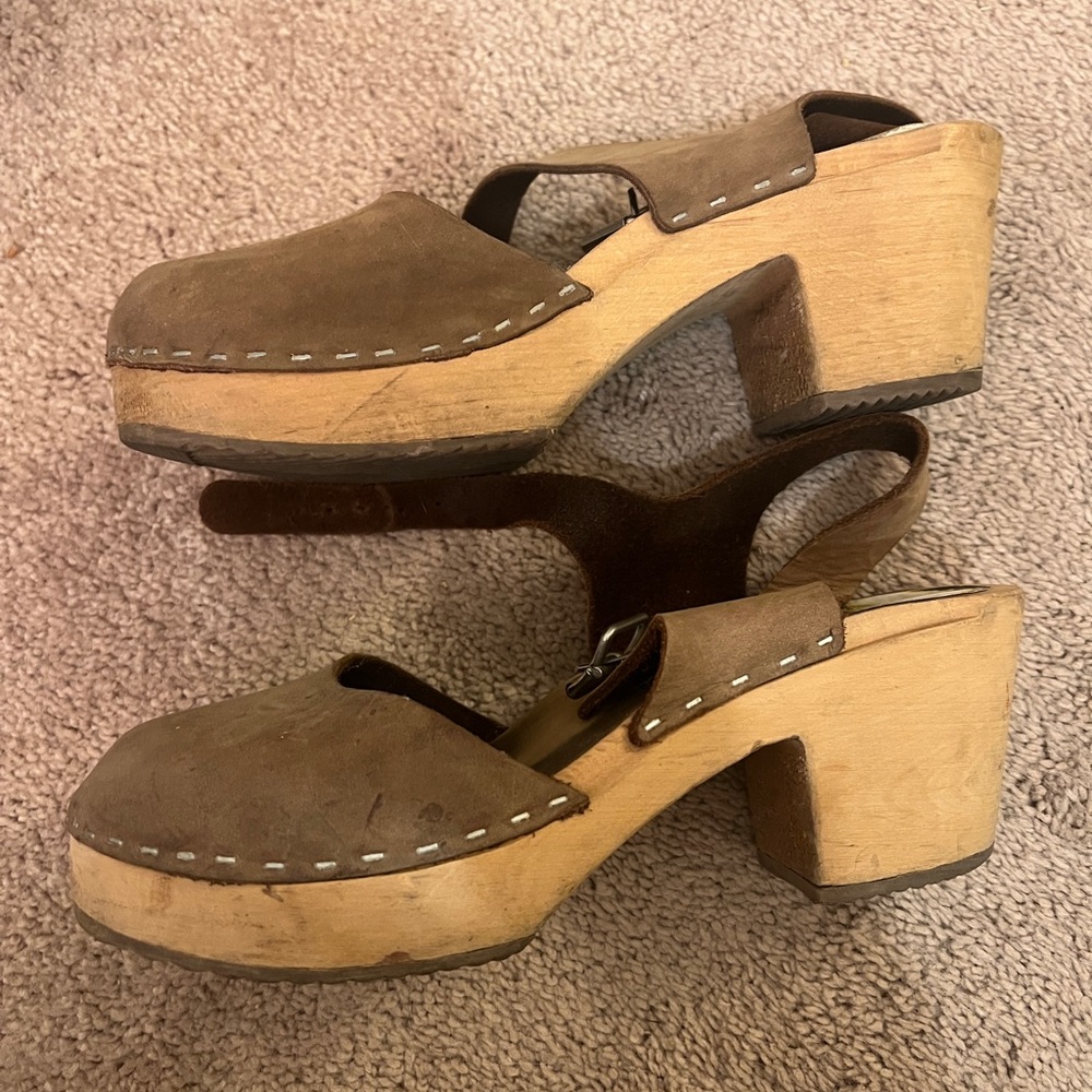 Lotta clogs